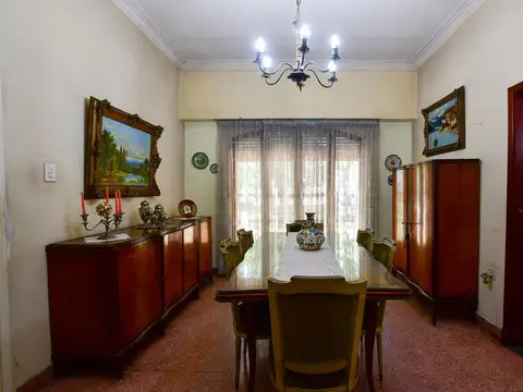 Casa 6 ambientes con 2 baños