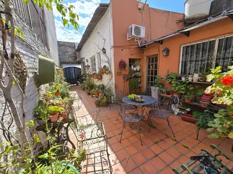 CASA 6 AMBIENTES EN VENTA EN LANUS