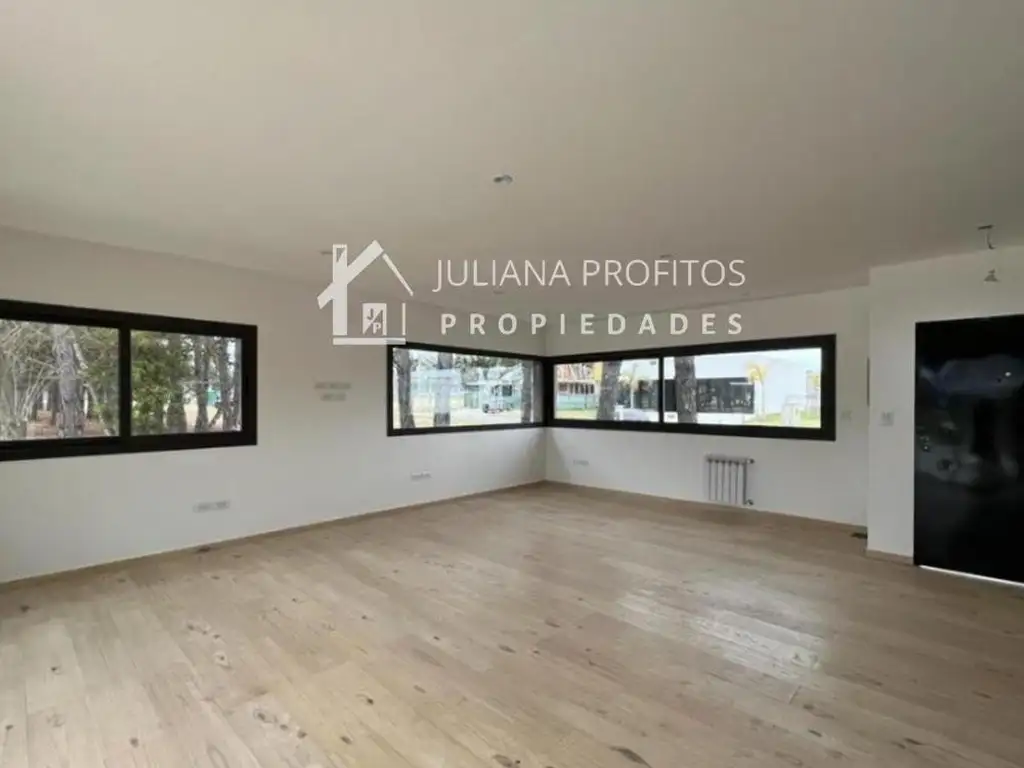 Casa en Venta - 3 dormitorios - USD 420.000