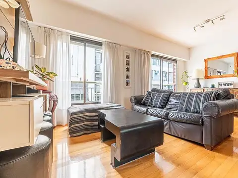 Excelente departamento de dos o tres ambientes, el segundo dormitorio se abrió al living.