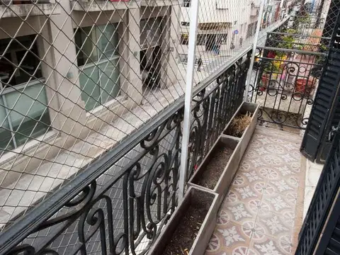 PH con terraza, antiguo, reciclado. Entrada independiente. Sin expensas