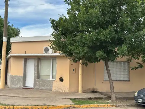 Venta Casa Esquina con Depto Lindante Centrico Servicios -
