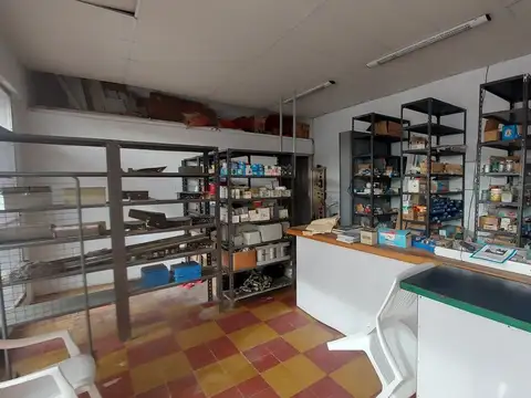 Avenida Doctor Carlos Merlassino 400