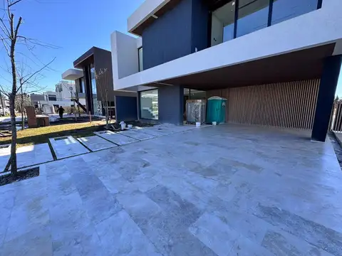 Casa en Alquiler al Este