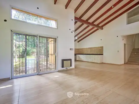 Casa en Alquiler con 2 cocheras