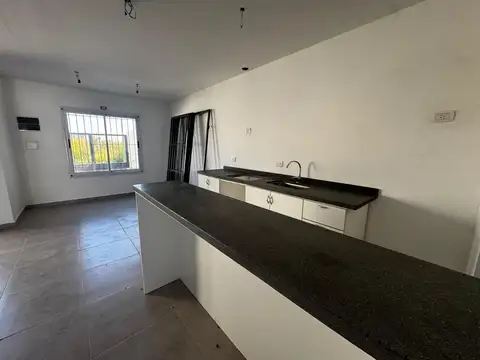 Casa 3 ambientes con 1 baño