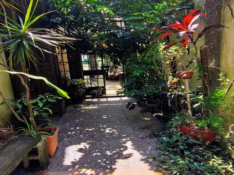 Depto.tipo casa de 8 ambientes en Venta en Caballito