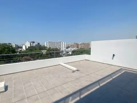 Defensa 1600, Piso 8