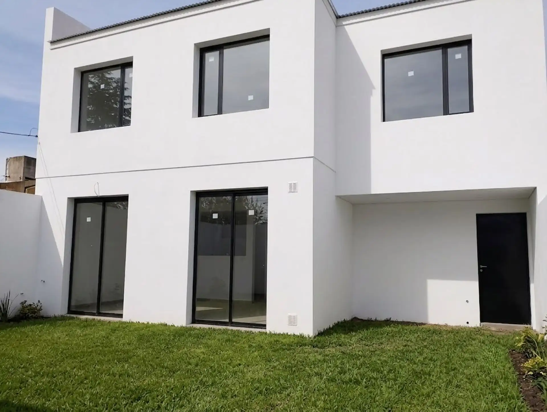 Dúplex 3 dorm, 76m² con patio privado — Centro