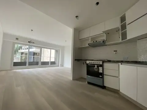 Alquilo MONOAMBIENTE DIVISIBLE 35m2 al frente con balcón cocina-comedor y lavadero. Apto profesional.-
