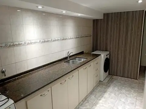 Depto Tipo Casa en Venta en Flores, USD 180.000