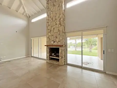 Casa 4 ambientes con 2 baños