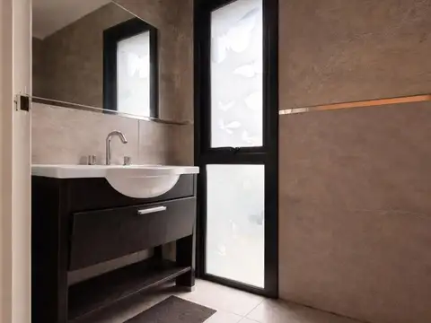 Casa 5 ambientes con 4 baños
