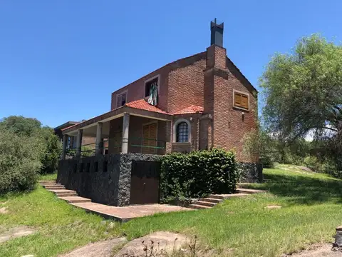OPORTUNIDAD CASA 4 DORM VISTA AL LAGO EN SIQUIMAN