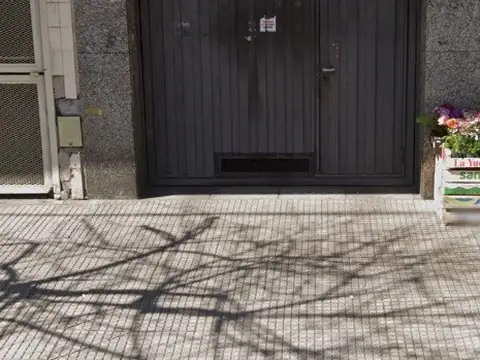 COCHERA muy buena x su ubicación--Nazca al 500, con salida hacia ARANGUREN, NO A LA BARRERA de NAZCA