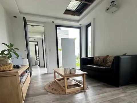 Casa 6 ambientes con 5 baños