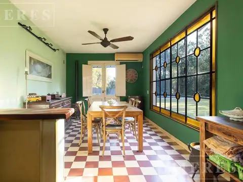 Casa en Venta con 2 cocheras