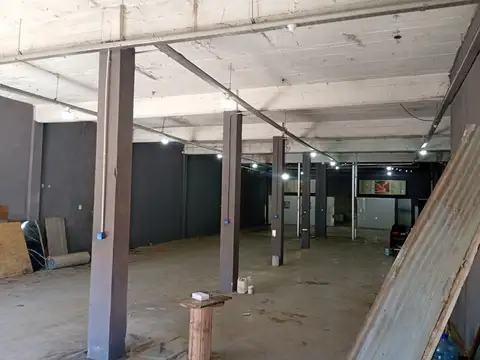 Av. Hipolito Yrigoyen 300