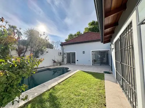 Casa en venta en Florida, una planta, 2 dormitorios, jardín y pileta