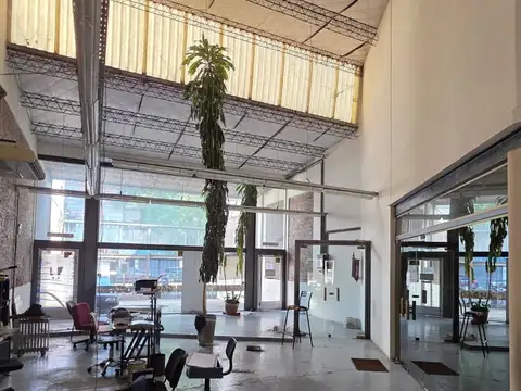 Local en Alquiler Via Púb.