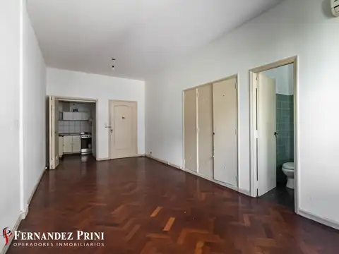 Amplio monoambiente al contrafrente en ultimo piso, muy luminoso