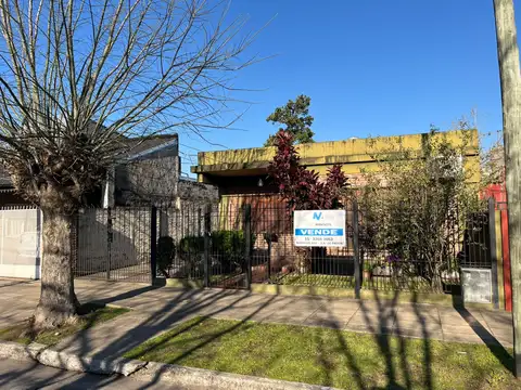 SE VENDE CASA EXCELENTE ESTADO PLANTA BAJA DOS DORMITORIOS