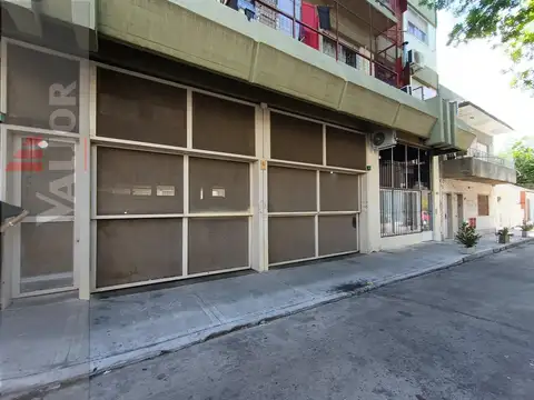 En venta: Gran cochera cubierta c/acceso x rampa en Monte Castro