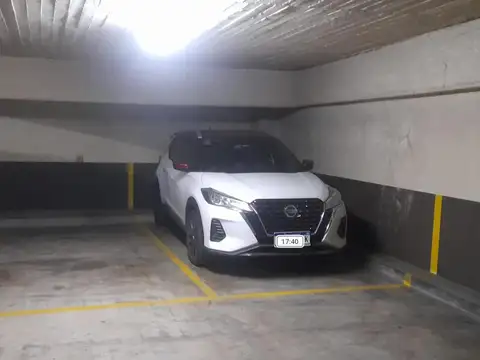 Cochera Fija y Cubierta en 1er Sub por Montacargas