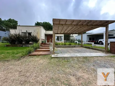 Casa en venta - 4 Dormitorios 2 Baños - Pinamar
