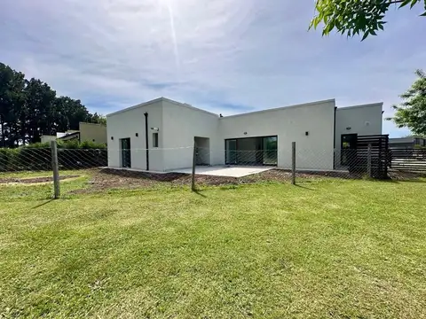 Casa 4 ambientes en Venta en Barrio San Eduardo