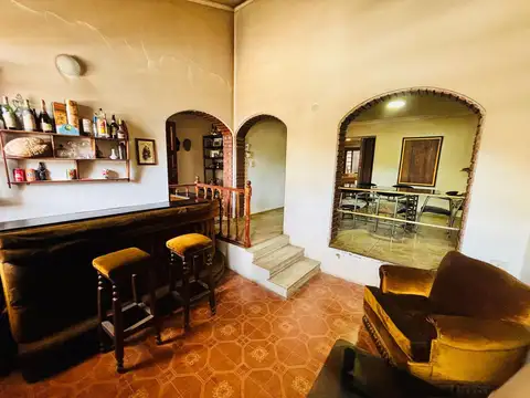 Casa 6 ambientes con 2 baños