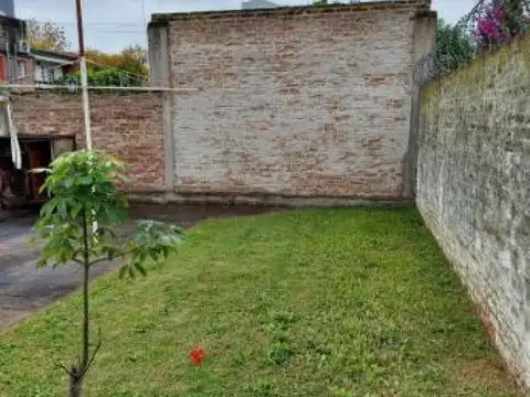 Casa en venta - 4 Dormitorios 2 Baños - Luján