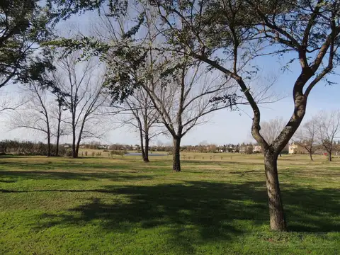 Lote interno. Se vende con Amarra.