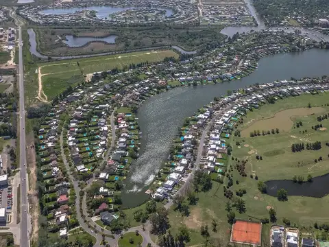 Lote interno. Se vende con Amarra.