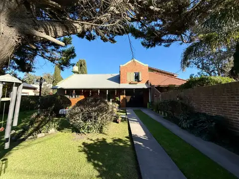 CASA 2 AMB+ ENTREPISO GRAN JARDIN BARRIO ATLANTIDA