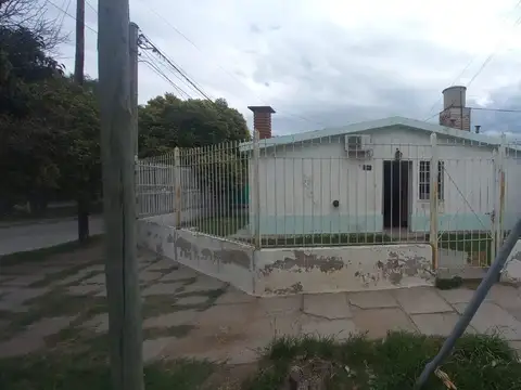 VENDE CASA ESQUINA BARRIO NACIONAL - SAN LUIS 