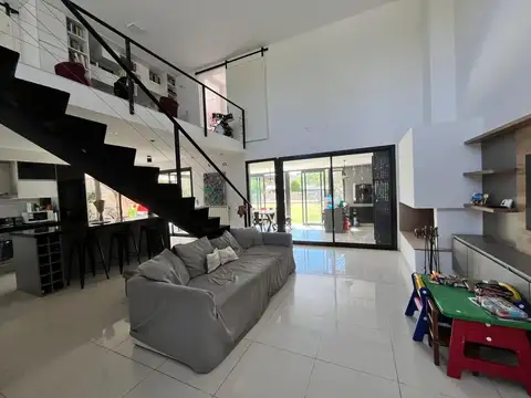 Casa en Venta al Oeste