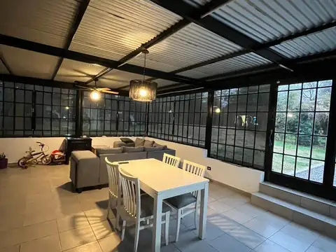 Vendo casa a metros de la E-53 - El Talar - 3 Dormitorios