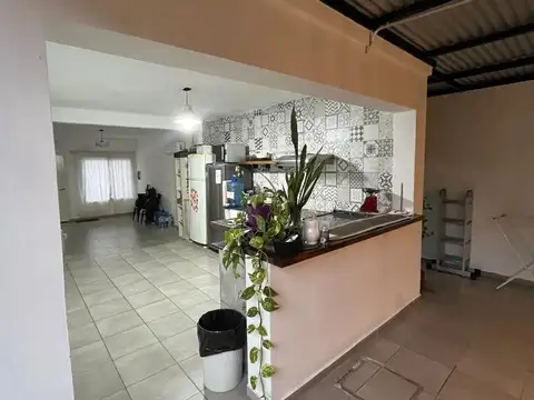 Vendo casa a metros de la E-53 - El Talar - 3 Dormitorios