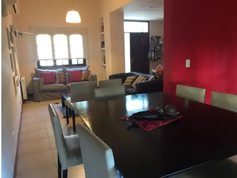 Casa 5 ambientes con 2 baños