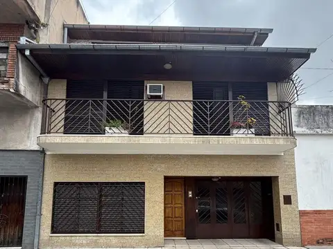 EXCELENTE CHALET DE  5 AMBIENTES