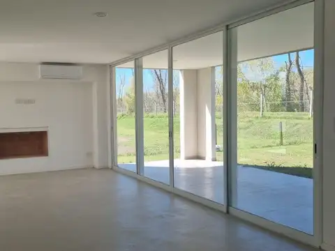 Casa 4 ambientes con 3 baños