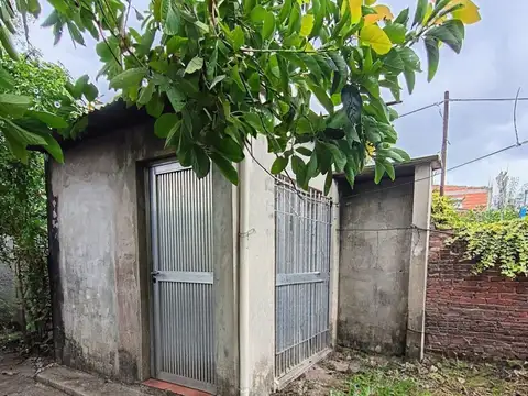LOTE EN VENTA CON DOS VIVIENDAS A RECICLAR QUILMES
