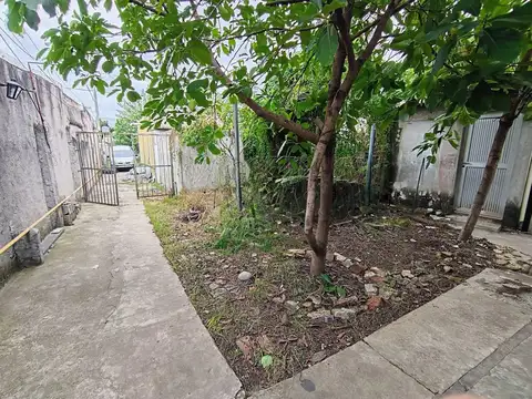 LOTE EN VENTA CON DOS VIVIENDAS A RECICLAR QUILMES