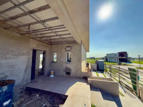 CASA A LA LAGUNA EN SANTA CLARA AL SUR | DISEÑO + VISTA ABIERTA