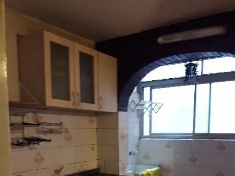 AMPLIO DEPARTAMENTO DE 3 AMBIENTES CON BALCON 