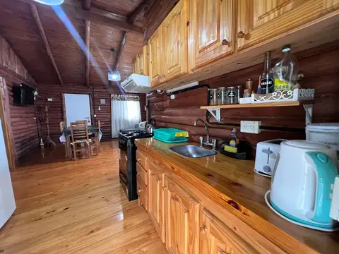 Casa 4 ambientes con 2 baños