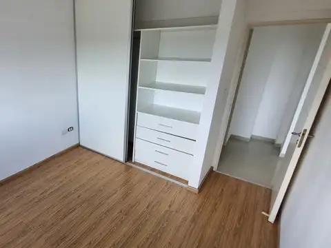 Departamento en alquiler con cochera en Castelar Sur