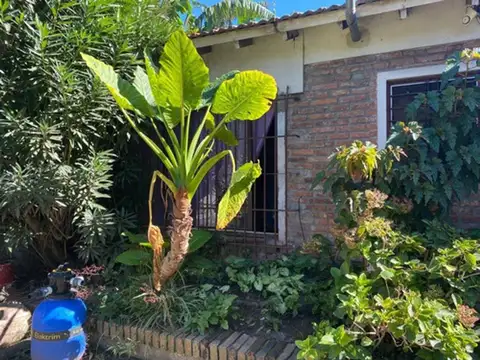 Casa En Venta  Construida  Sobre Lote De 20x25 Reja Centro