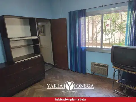 Casa con cochera, gran potencial en zona premium